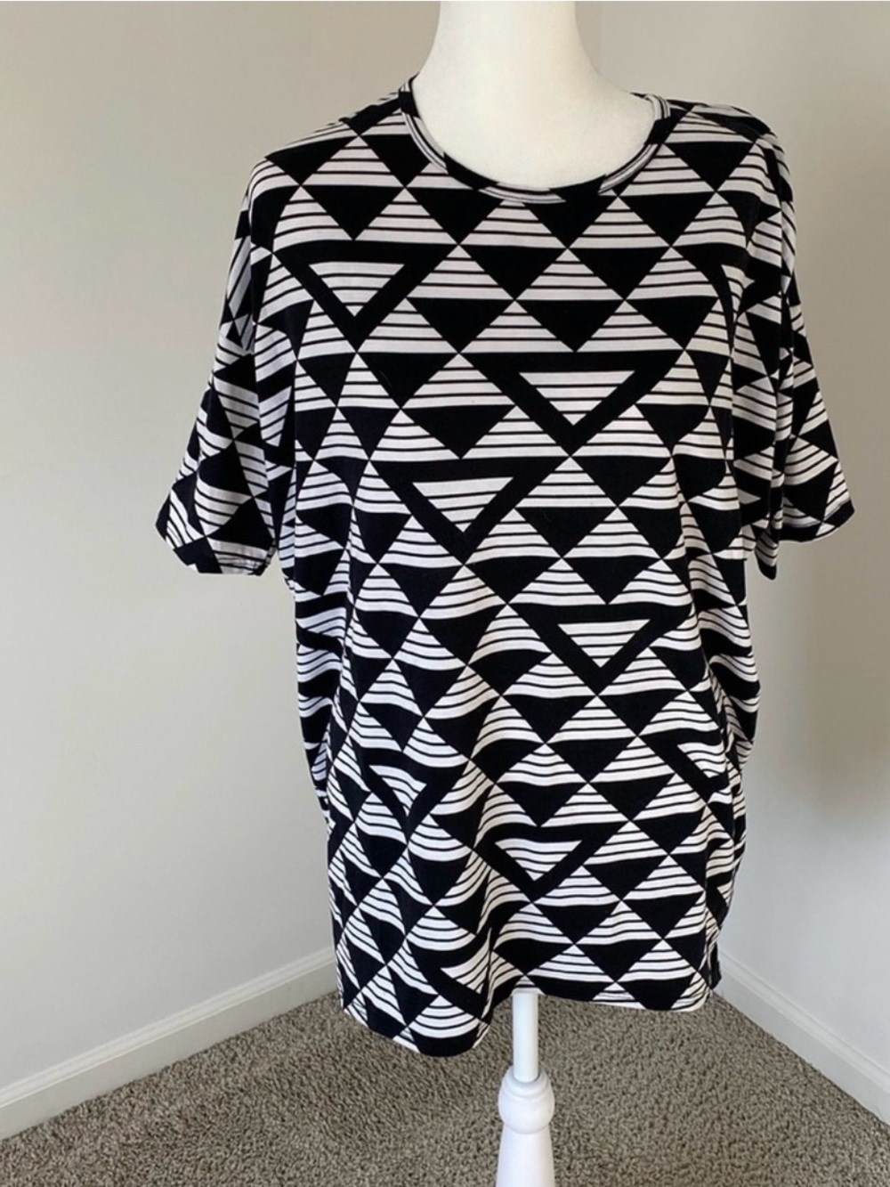 LuLaRoe Irma Tunic Size S | High-Low Casual Top
